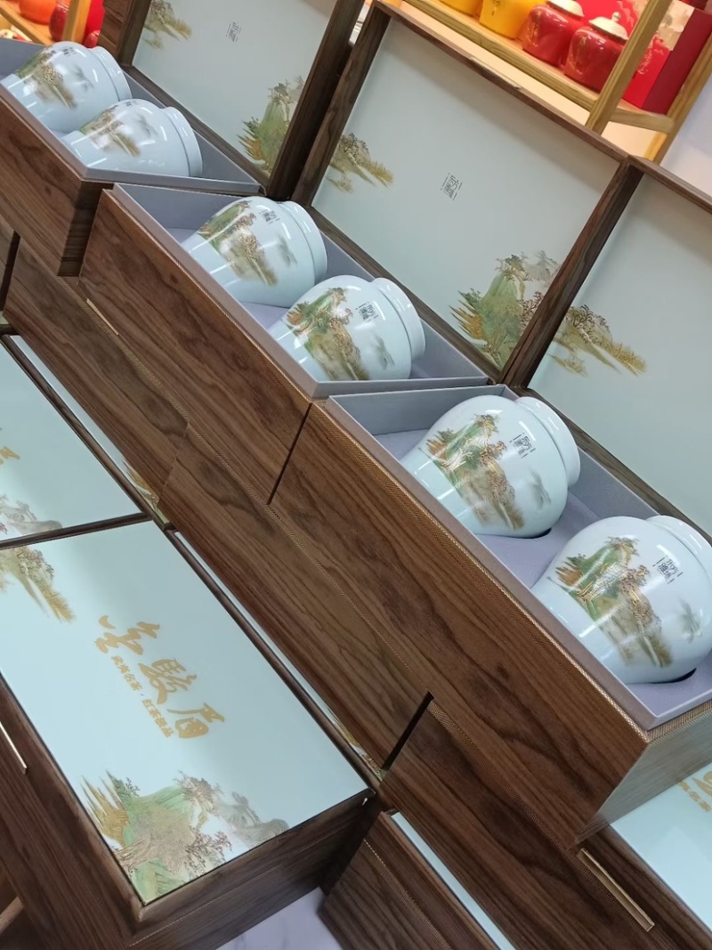 金骏眉红茶礼盒装陶瓷罐装500克，一件代发需要联系我