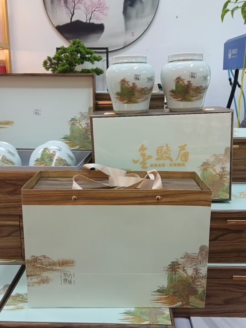 金骏眉红茶礼盒装陶瓷罐装500克，一件代发需要联系我