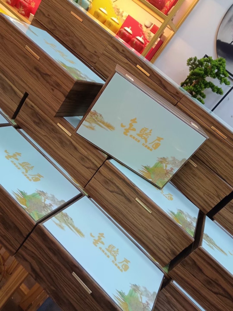 金骏眉红茶礼盒装陶瓷罐装500克，一件代发需要联系我