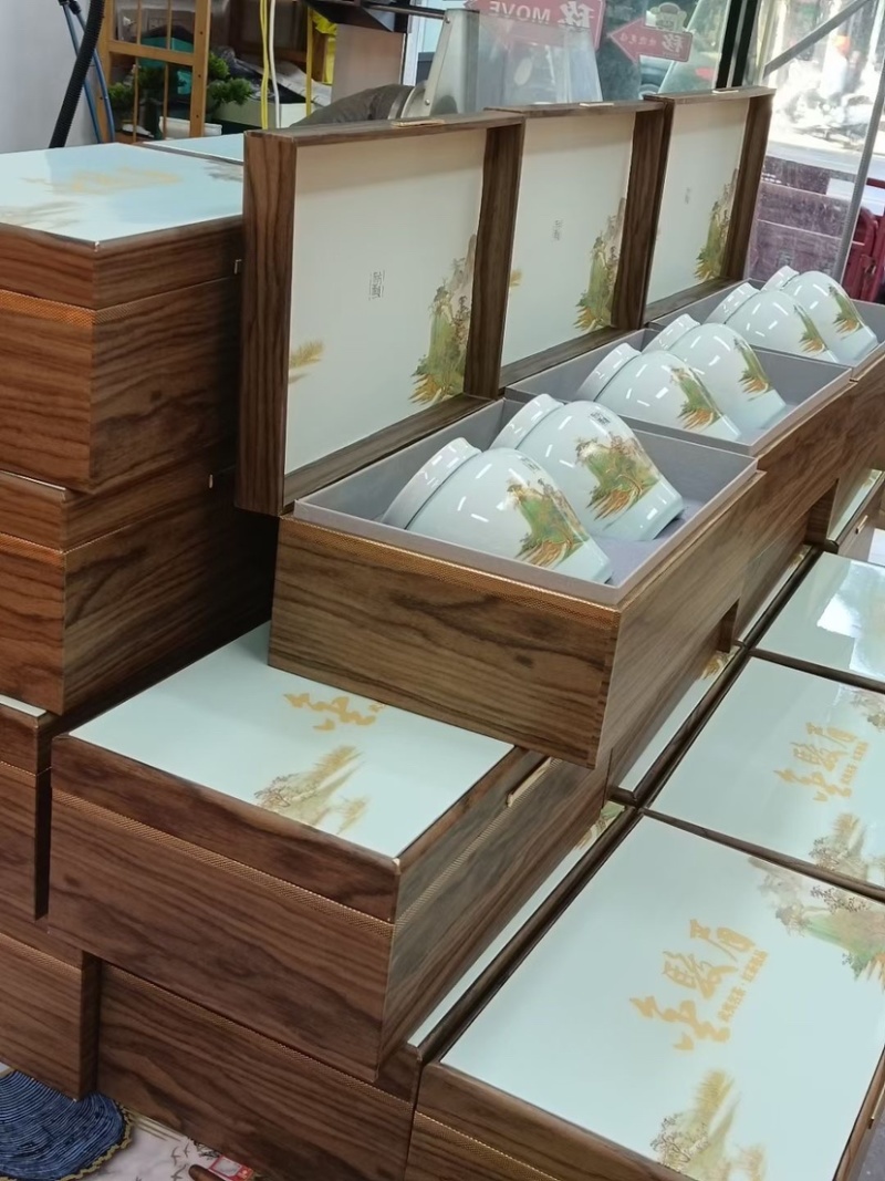 金骏眉红茶礼盒装陶瓷罐装500克，一件代发需要联系我