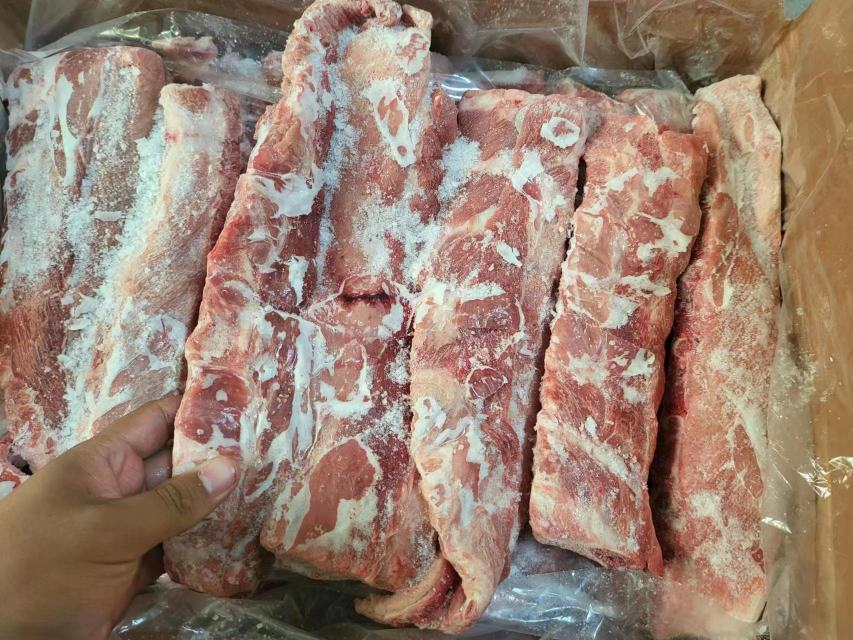 生猪肉在冰箱冷藏室中的正确摆放示意图