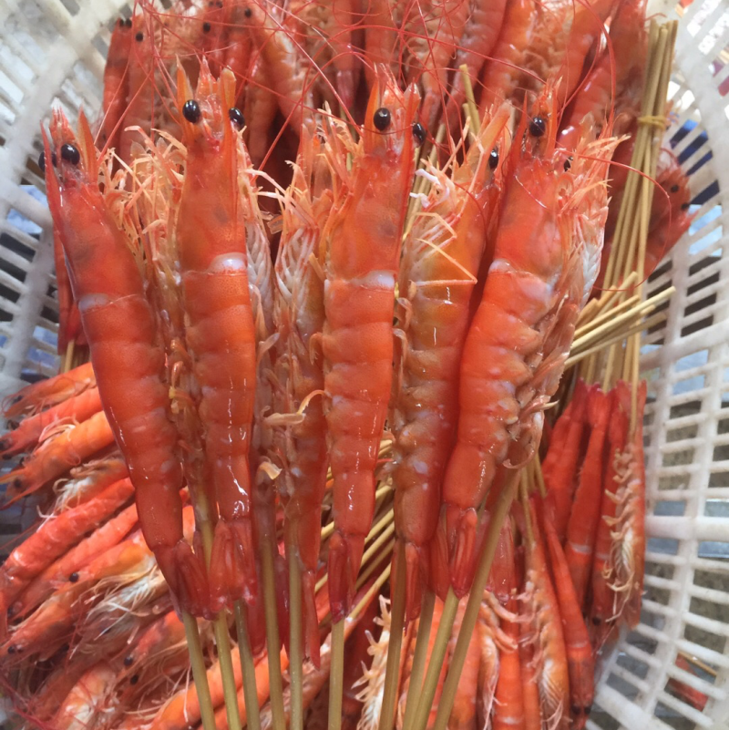 烧烤虾串批发，厂家批发价格优惠，生猛活虾鲜煮串制，质量好