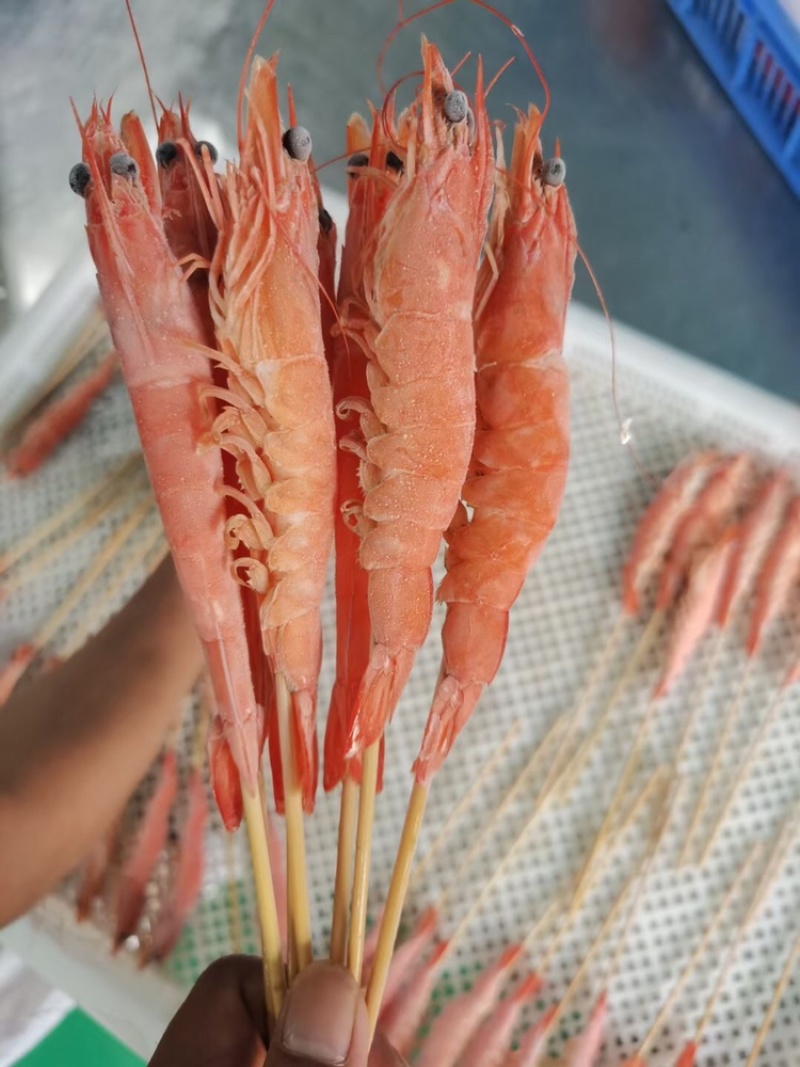 烧烤虾串批发，厂家批发价格优惠，生猛活虾鲜煮串制，质量好