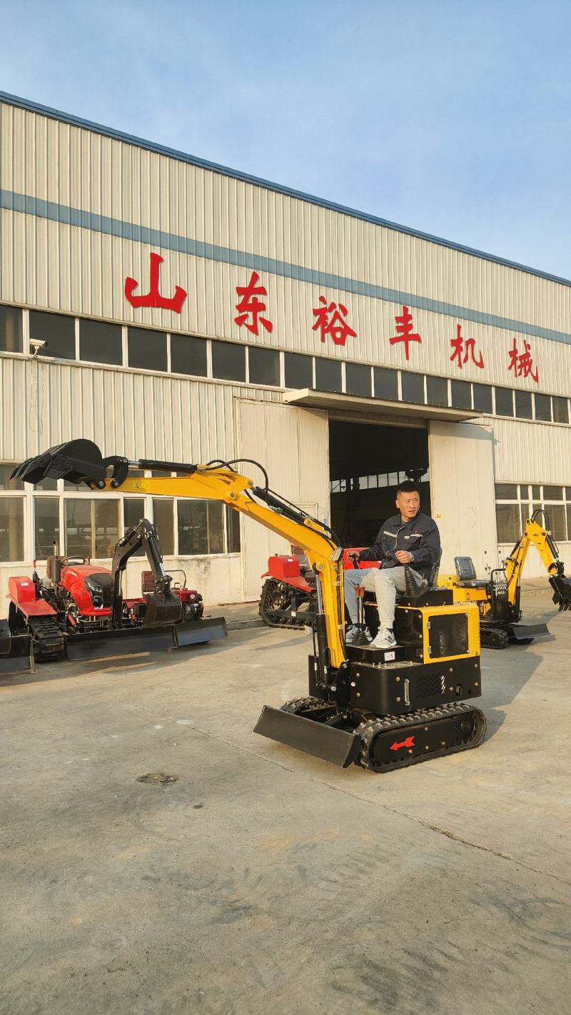 小型挖掘机履带式家用小挖土机室内破碎微型工程多功能小挖机