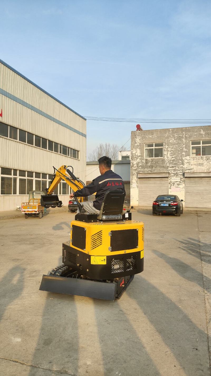 小型挖掘机履带式家用小挖土机室内破碎微型工程多功能小挖机