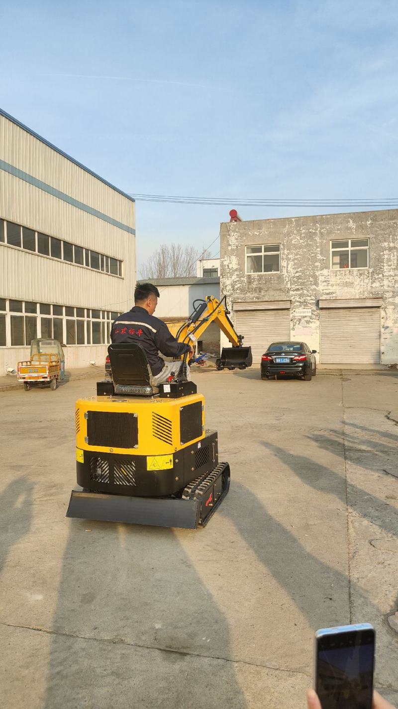 小型挖掘机履带式家用小挖土机室内破碎微型工程多功能小挖机