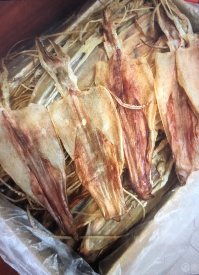 自晒新鲜鱿鱼干大量供应产地直销