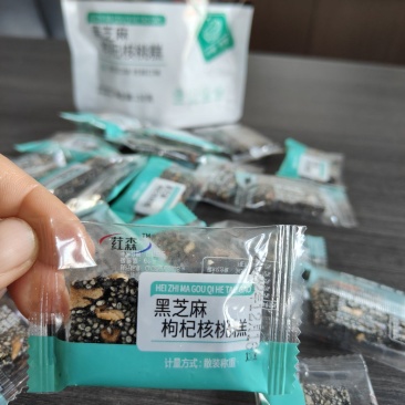 枸杞核桃糕