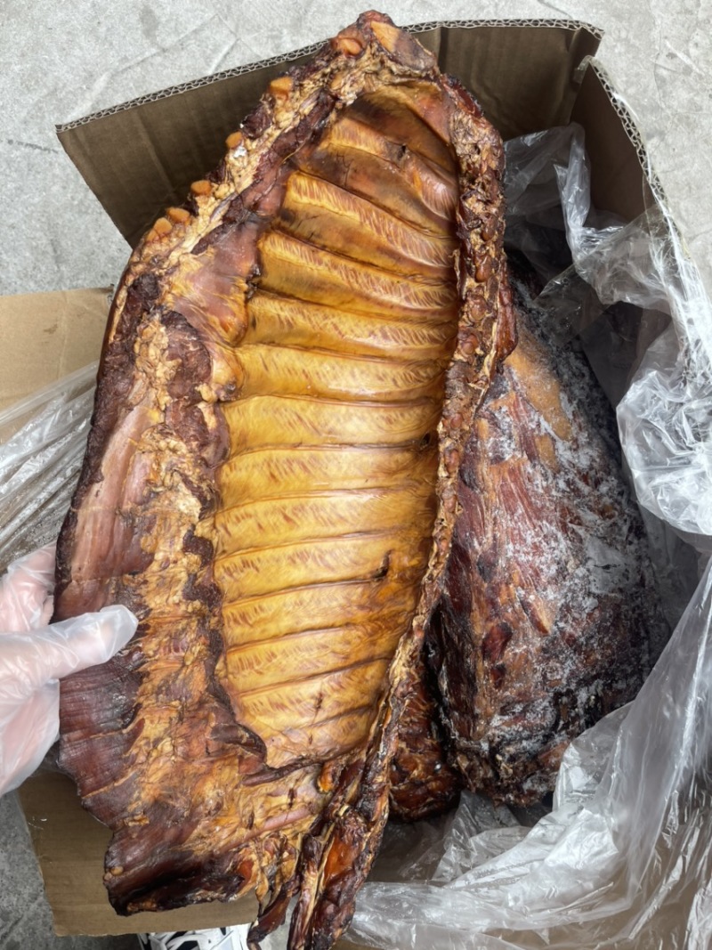 烟熏腊通排骨（腊肉香肠源头工厂一手货源量大从优）