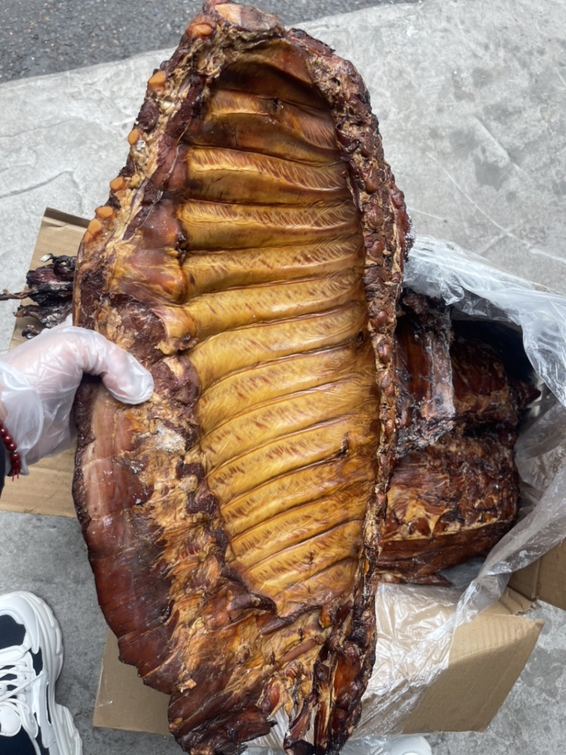 烟熏腊通排骨（腊肉香肠源头工厂一手货源量大从优）