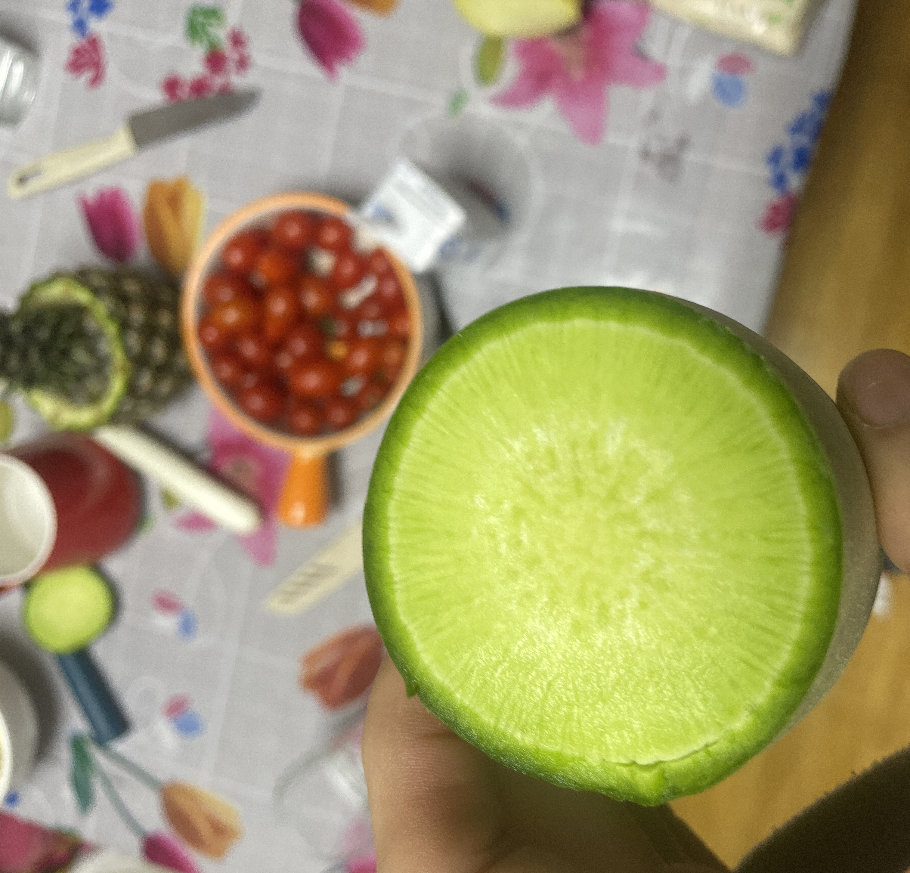 图表显示生菜的主要营养成分及其含量比例,包括维生素、矿物质和热量 生菜的营养成分图表展示