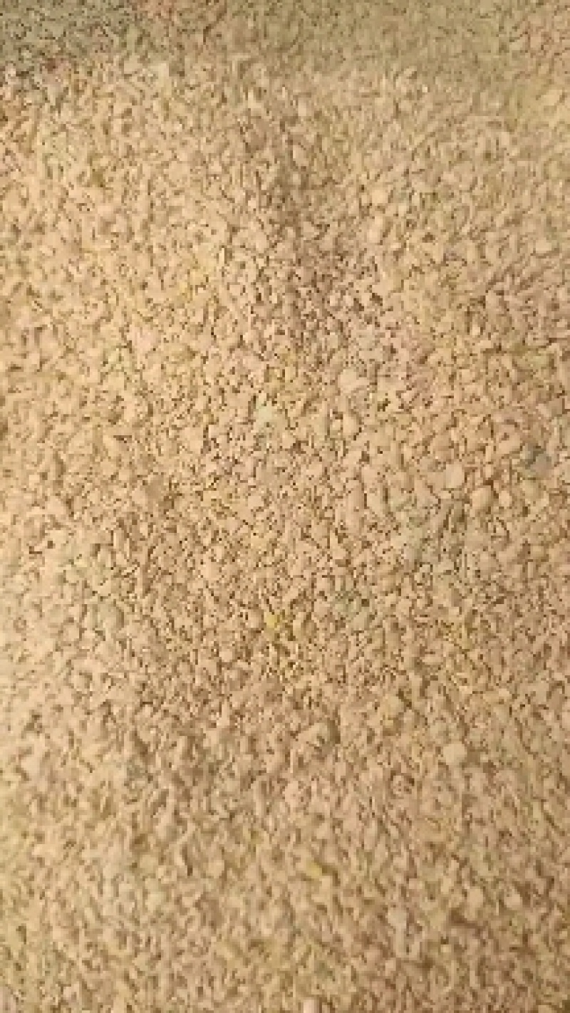 麸皮小料，由麸皮豆渣烘干而成，适合鸡鸭鹅猪牛羊水产类养殖