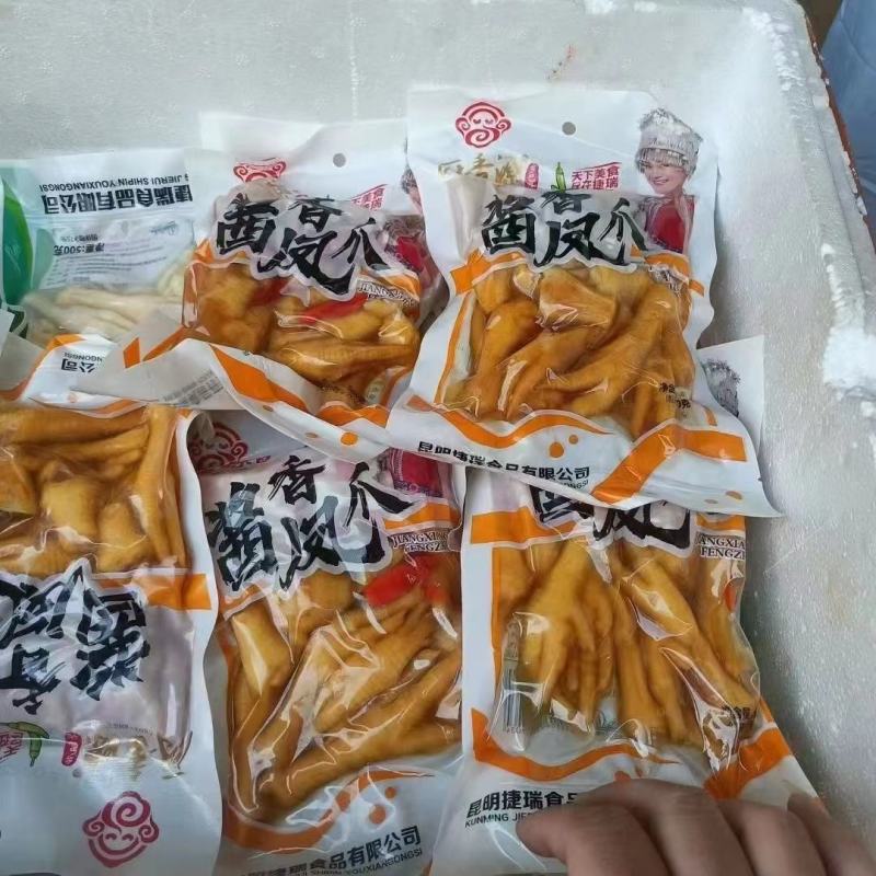 泡椒凤爪酱香凤爪泡椒鸡爪酱香鸡爪一手货源价格美丽