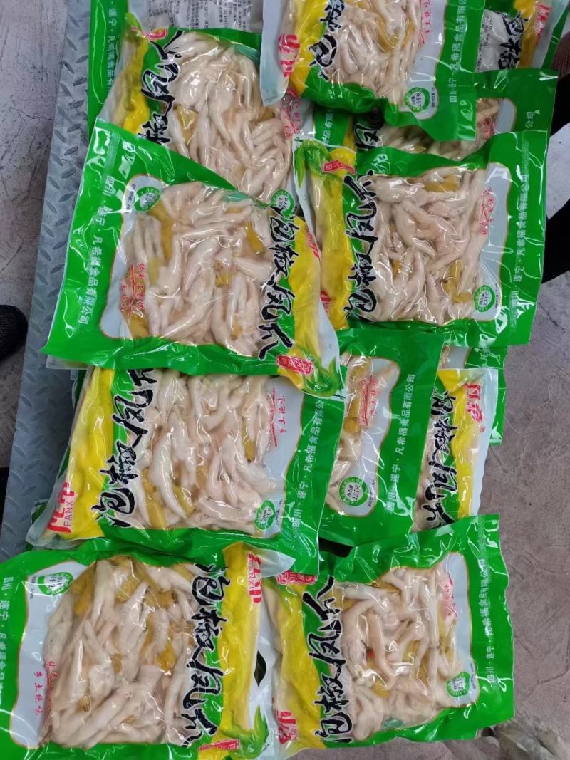 泡椒凤爪酱香凤爪泡椒鸡爪酱香鸡爪一手货源价格美丽