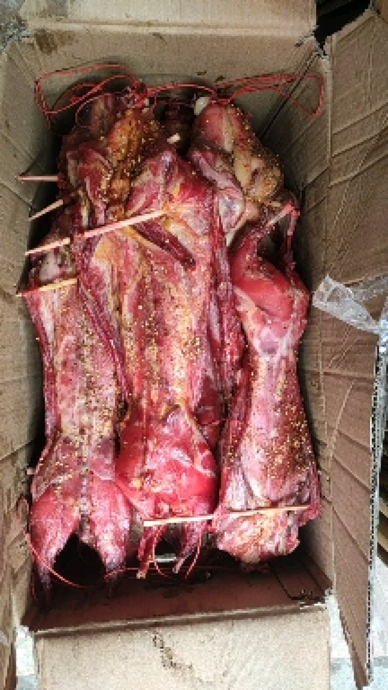 新品烟熏麻辣兔子风干麻辣兔风干兔肉风吹兔麻辣干香