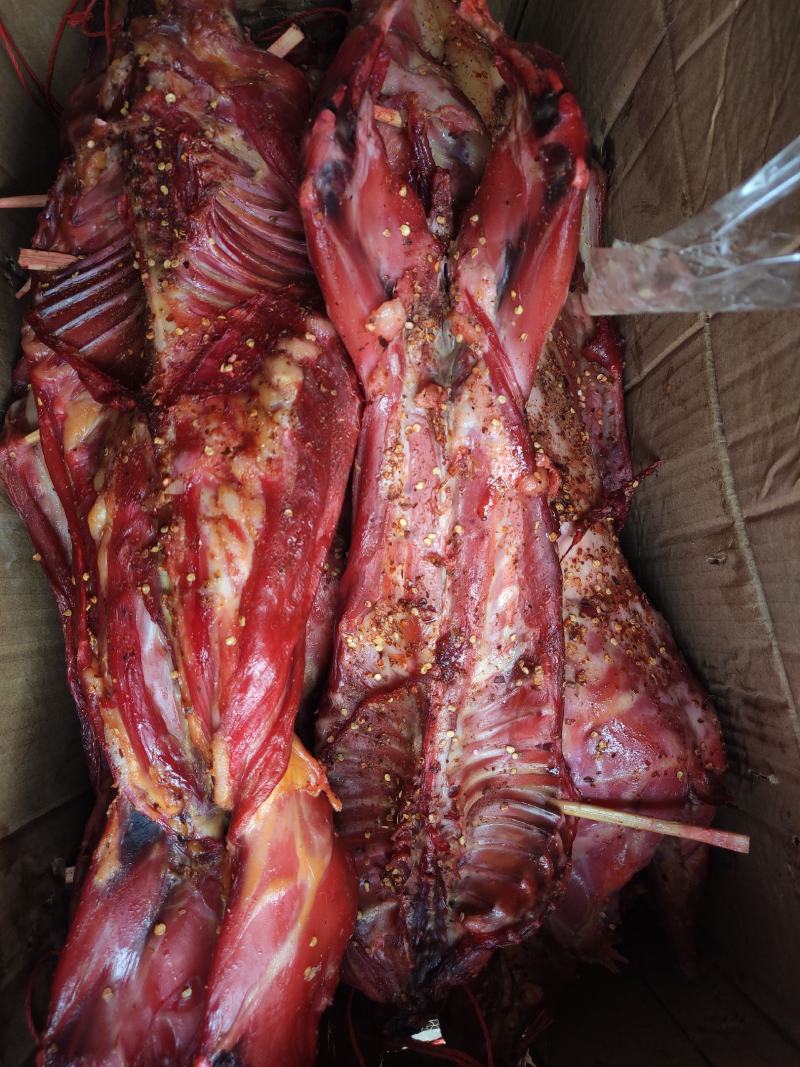 新品烟熏麻辣兔子风干麻辣兔风干兔肉风吹兔麻辣干香