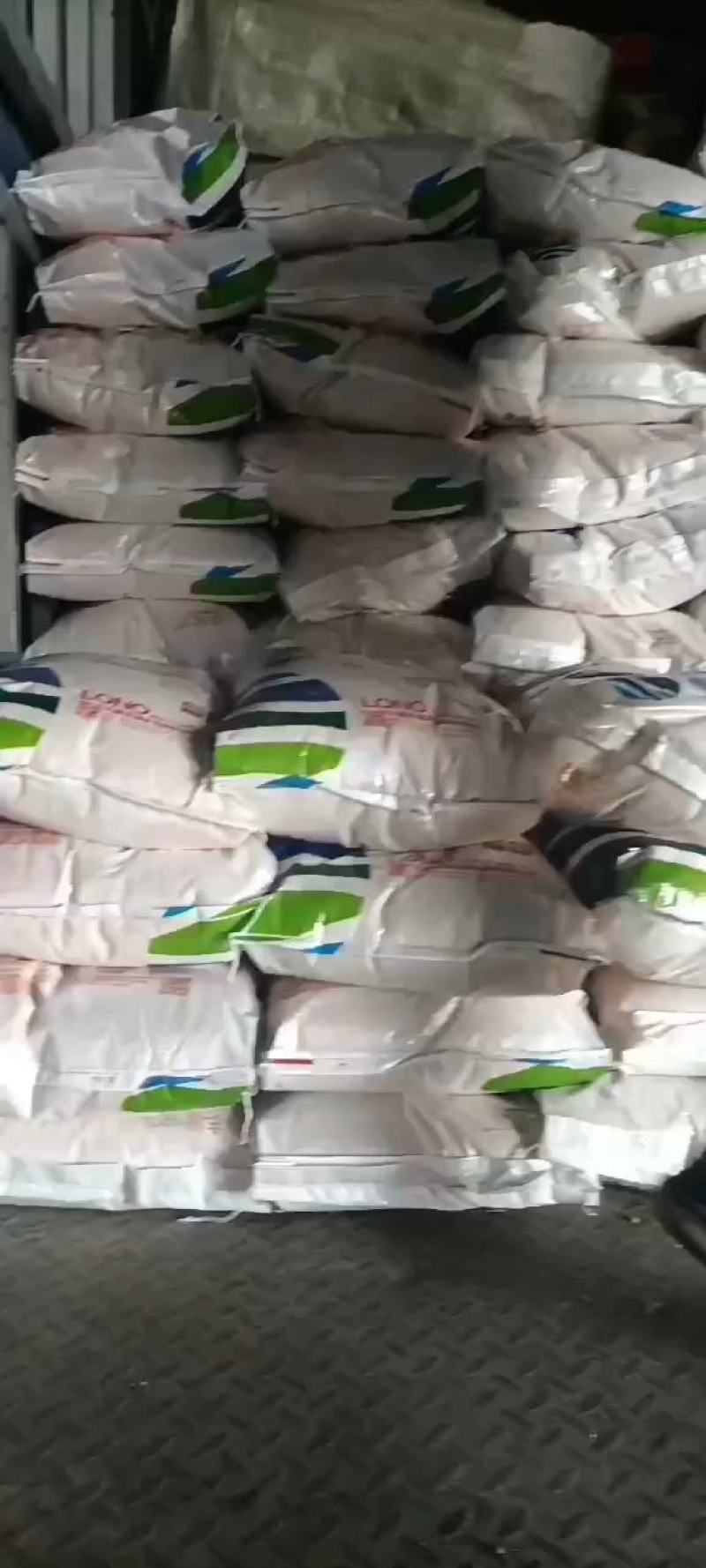 硅钙镁中微动力肥含有多种微量元素吸收好缓解土壤抗盐碱性