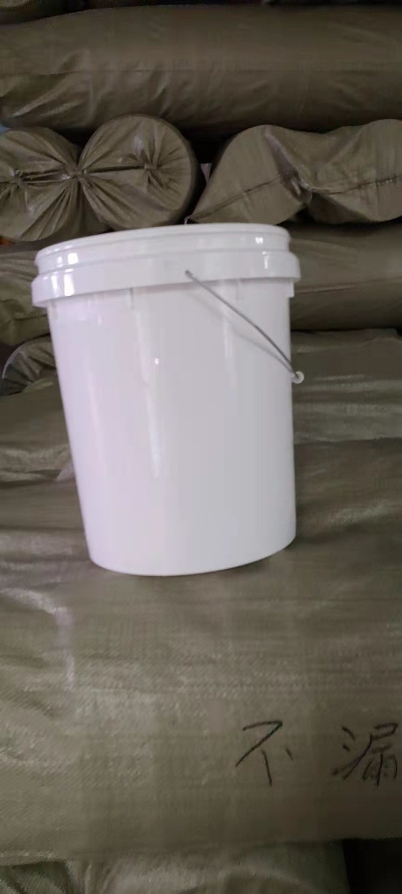 色拉油桶，消毒液桶，浇花喷壶，洗洁精桶洗衣液桶，
