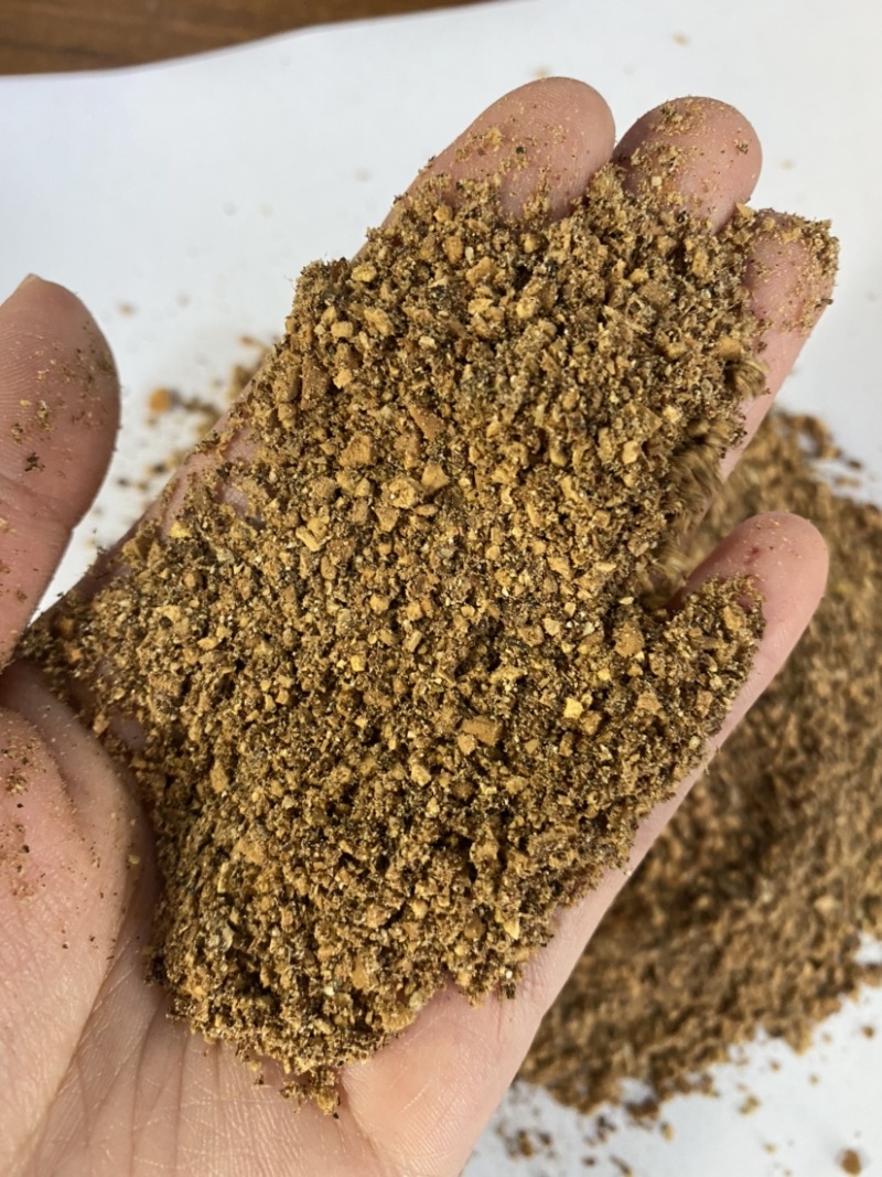 核桃粉油性大，气味特别香，适口性好适用于养殖