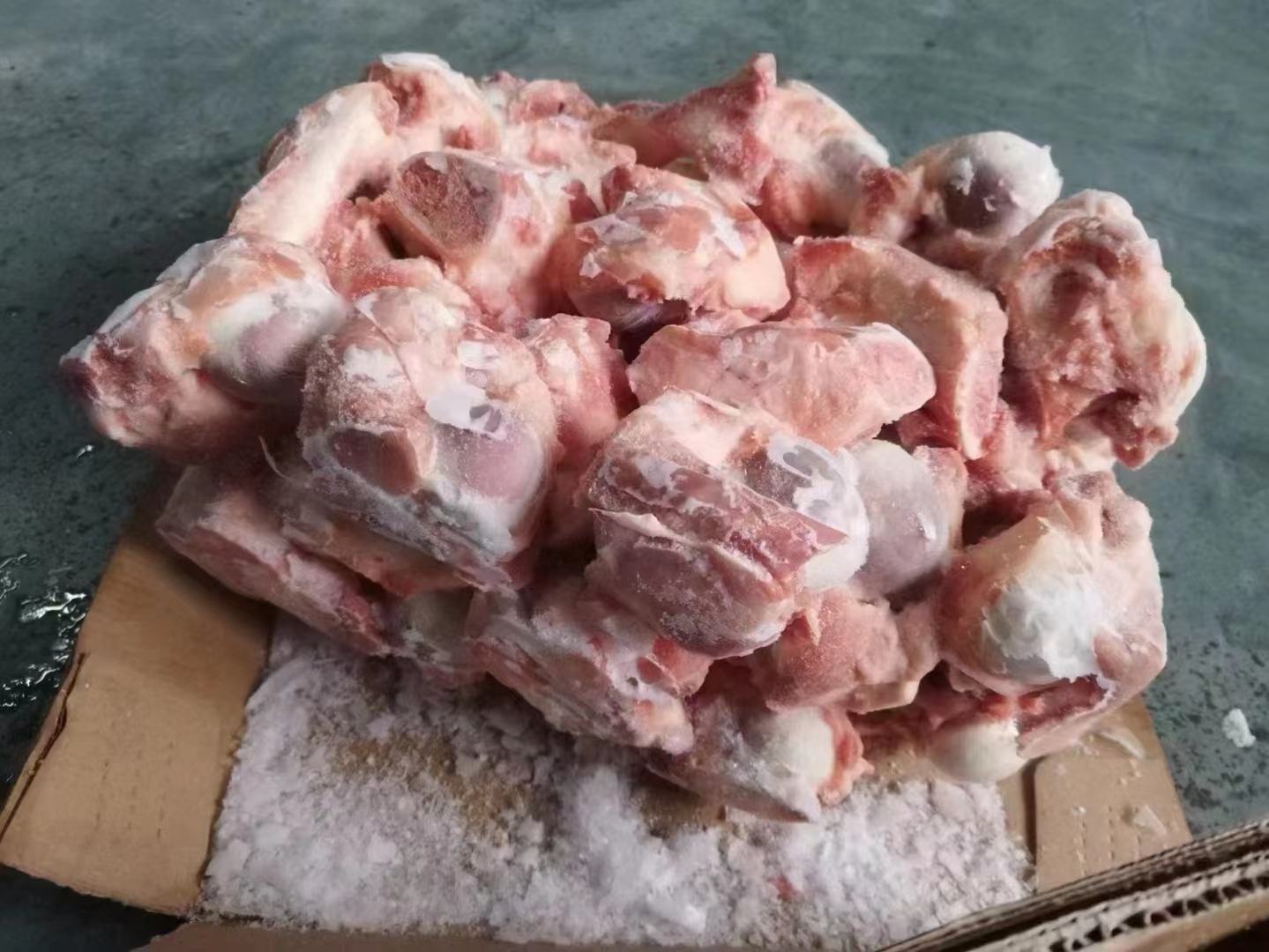 棒骨焯水过程图