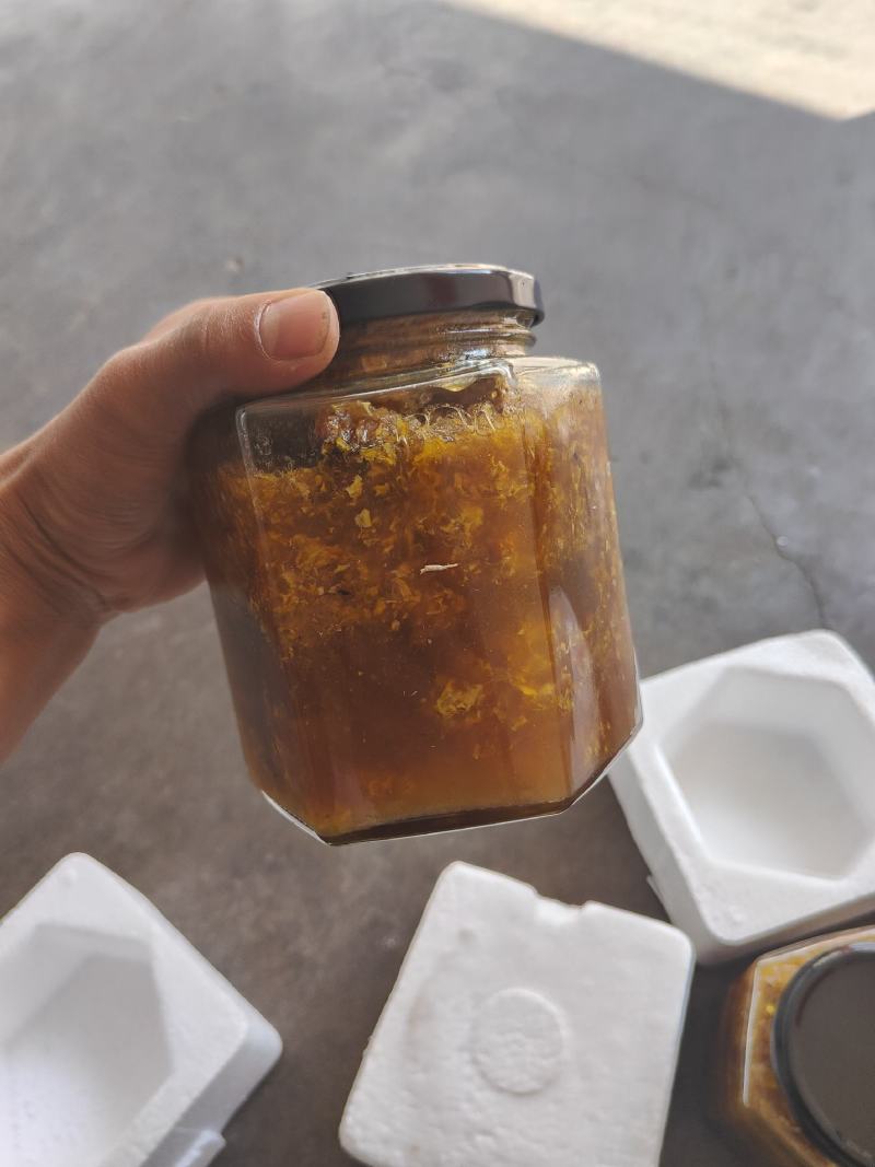 南普洱野生蜂蜜_一瓶800克带巢