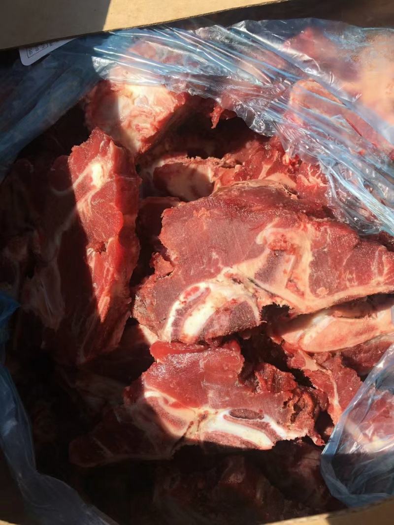 多肉牛脖骨，满肉牛脖骨，现货，骨小肉多，货源充足充足。。