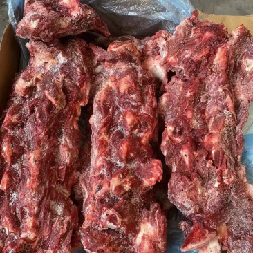 多肉牛脖骨，满肉牛脖骨，现货，骨小肉多，货源充足充足。。