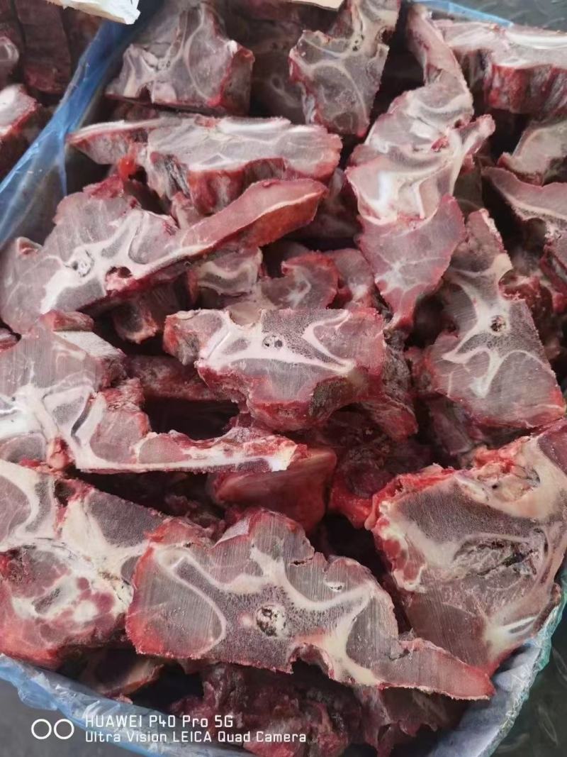 多肉牛脖骨，满肉牛脖骨，现货，骨小肉多，货源充足充足。。