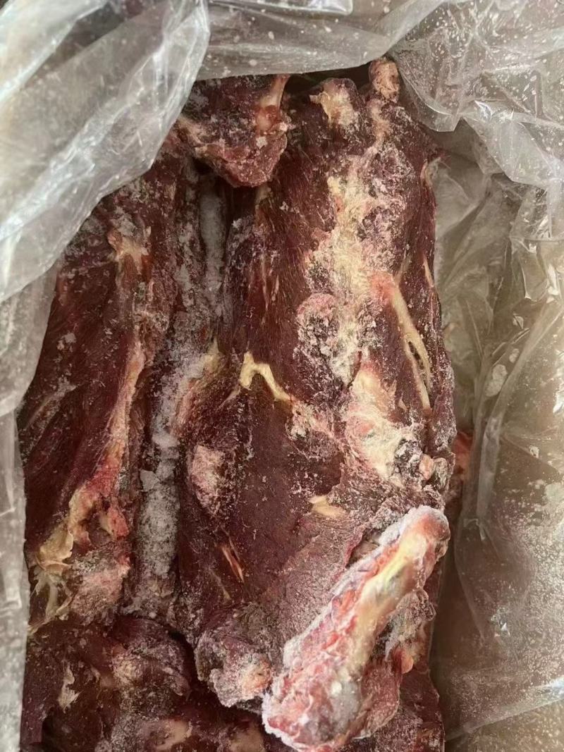 多肉牛脖骨，满肉牛脖骨，现货，骨小肉多，货源充足充足。。