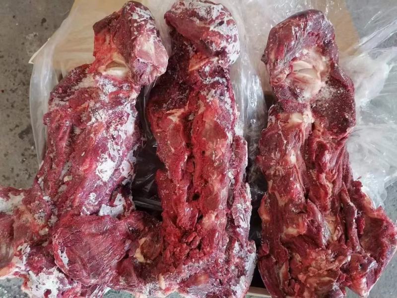 多肉牛脖骨，满肉牛脖骨，现货，骨小肉多，货源充足充足。。