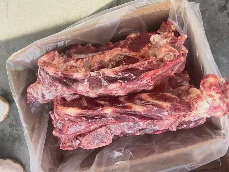 多肉牛脖骨，满肉牛脖骨，现货，骨小肉多，货源充足充足。。