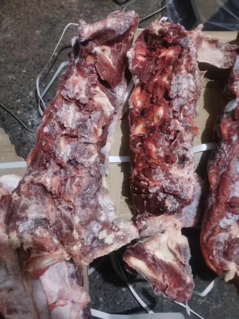 多肉牛脖骨，满肉牛脖骨，现货，骨小肉多，货源充足充足。。
