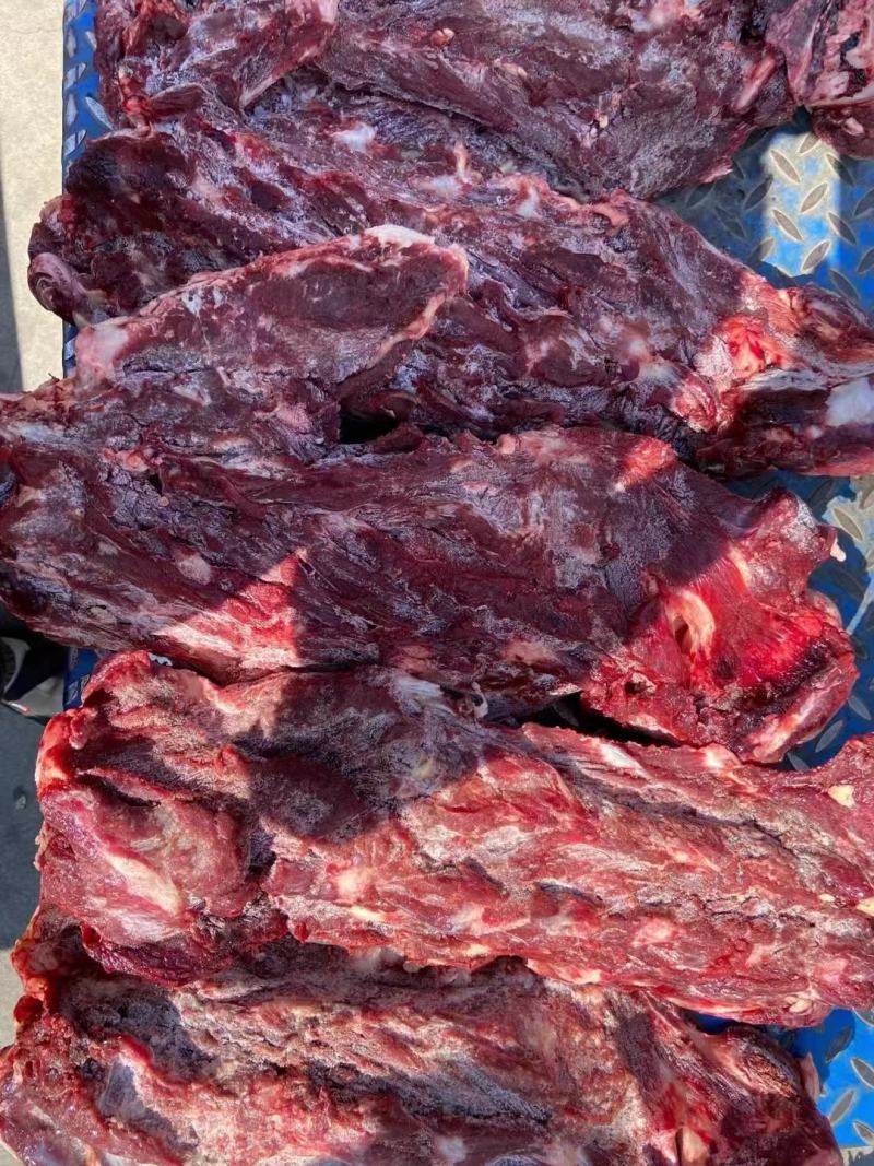 多肉牛脖骨，满肉牛脖骨，现货，骨小肉多，货源充足充足。。