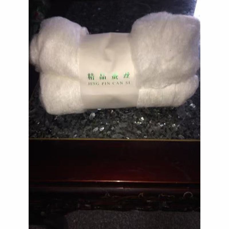 精梳纯柞蚕丝，比常规的二道梳理柞蚕丝细腻很多很多。