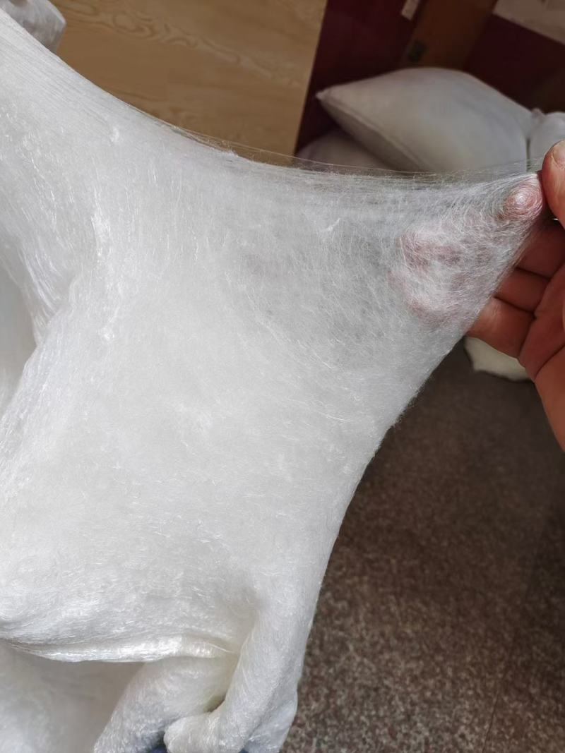 精梳纯柞蚕丝，比常规的二道梳理柞蚕丝细腻很多很多。