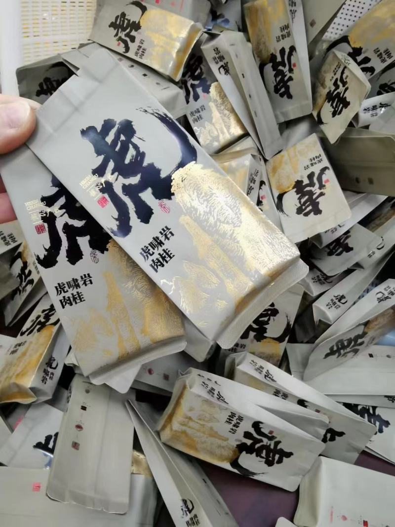 武夷虎啸岩肉桂岩茶