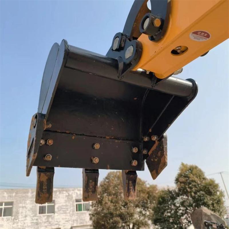 10小型挖机农用果园大棚工程微型挖机家用挖土机