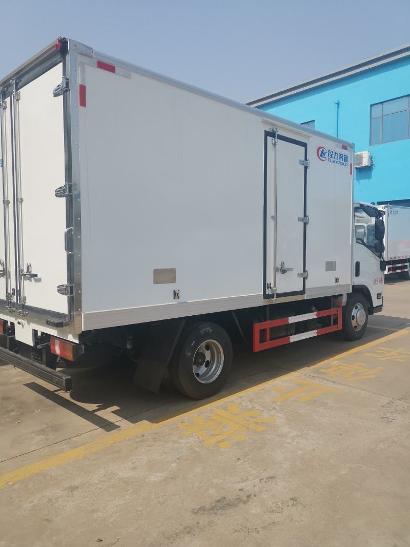 江铃凯运大马力高端冷藏车