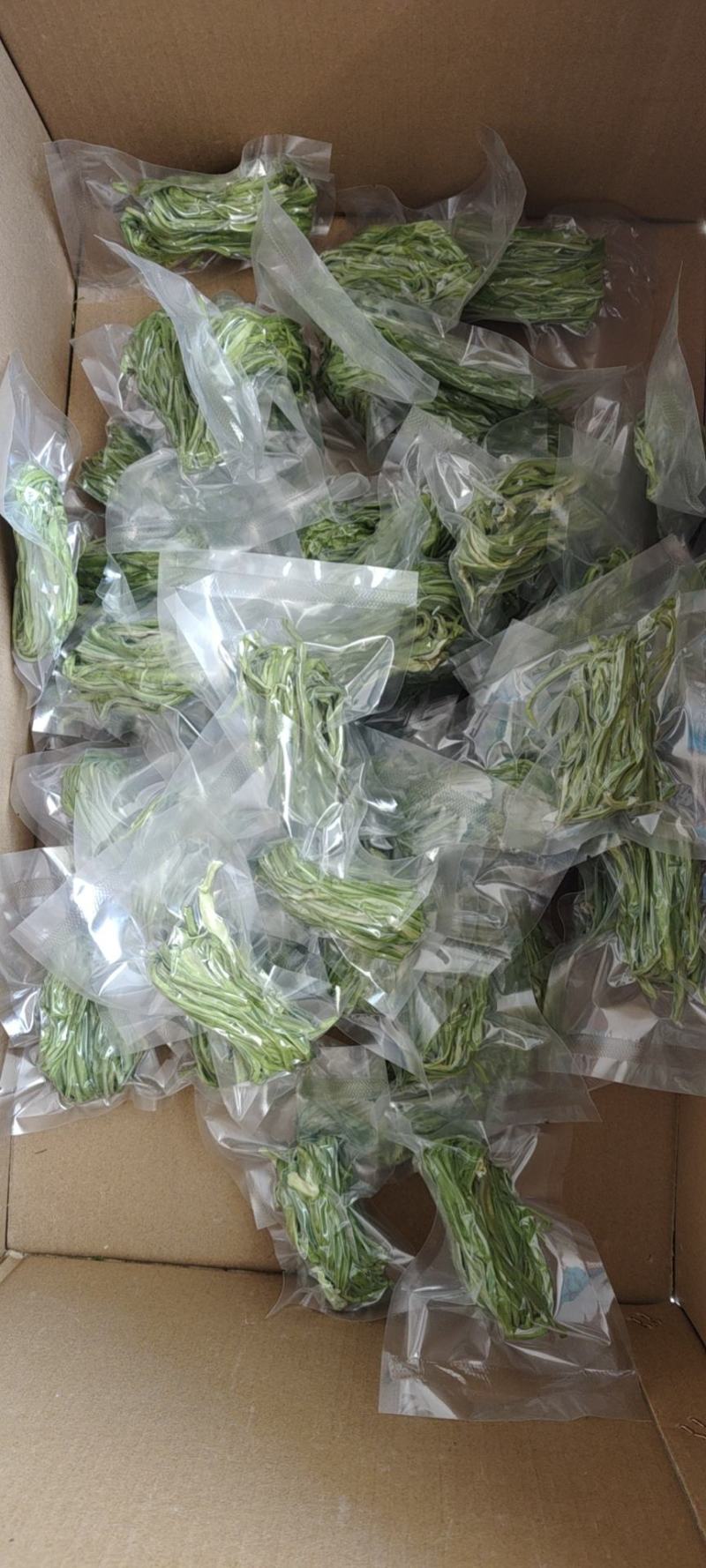 云南贡菜精选小包装100克9.9包邮，一家4人吃两餐的量
