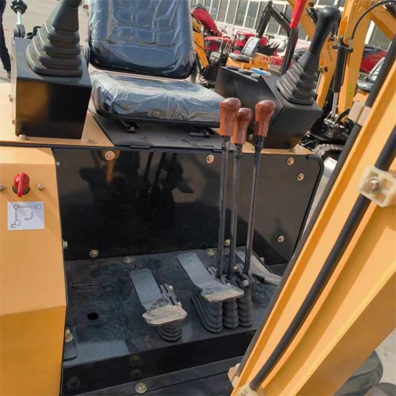 【牛】山东裕丰17型农用小型挖掘机果园种植挖沟挖坑用挖土机