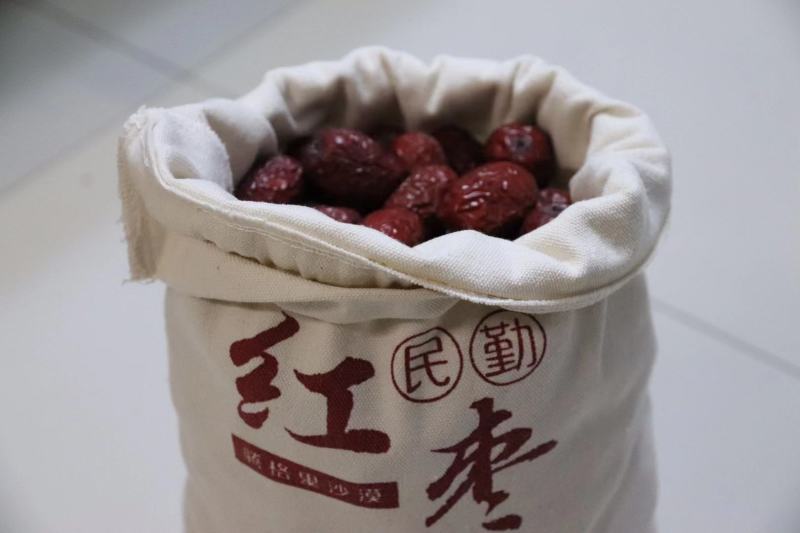 沙漠灰枣，皮薄肉厚，手工精选，吊干灰枣，一袋三斤装，全国