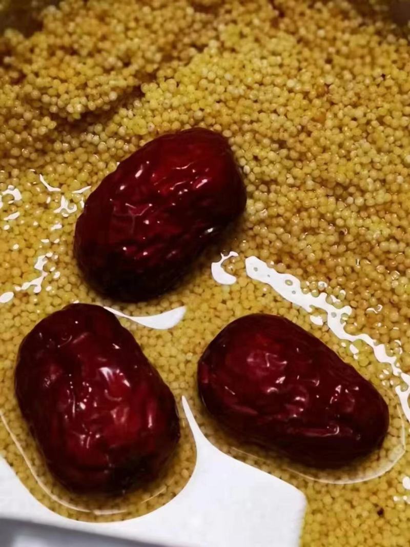 沙漠灰枣，皮薄肉厚，手工精选，吊干灰枣，一袋三斤装，全国