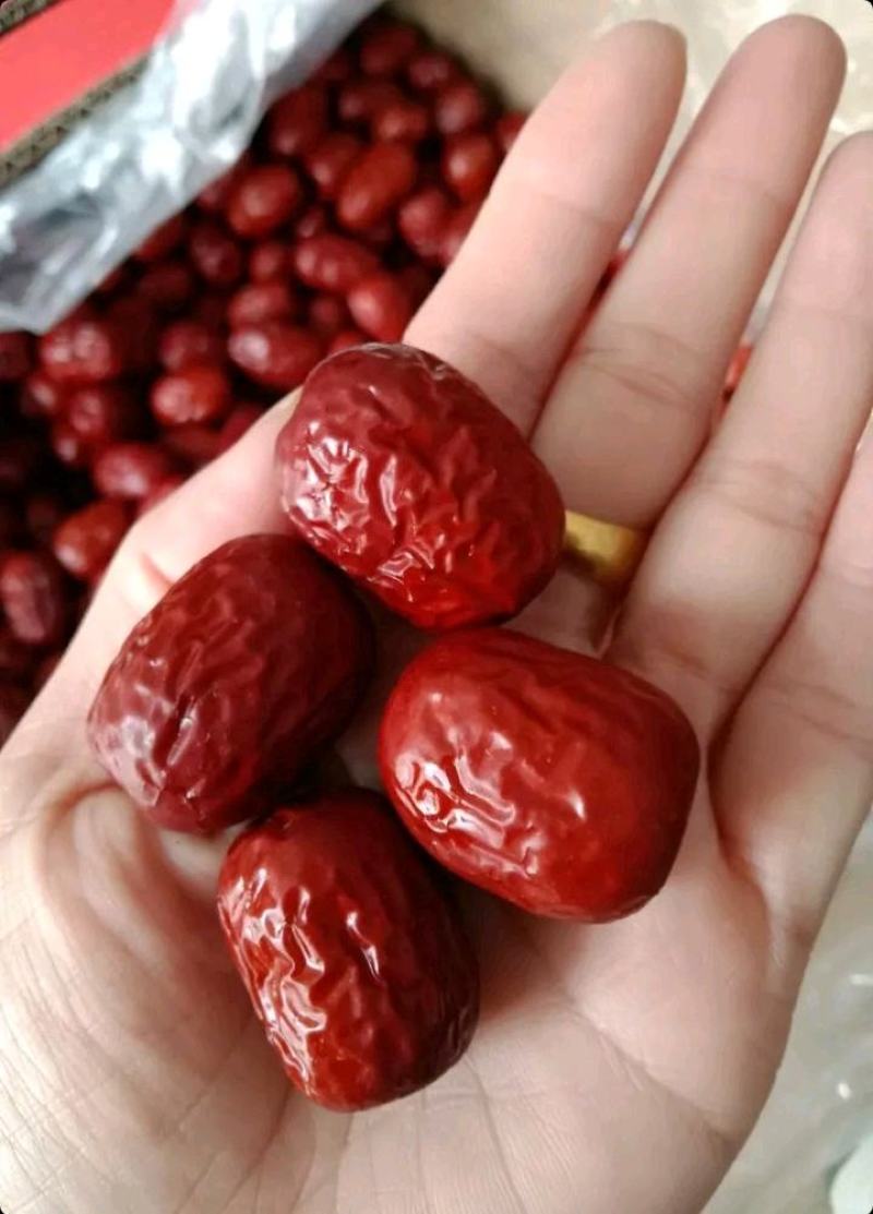 沙漠灰枣，皮薄肉厚，手工精选，吊干灰枣，一袋三斤装，全国
