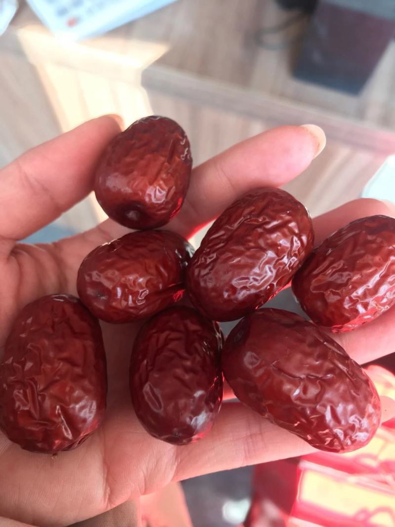 沙漠灰枣，皮薄肉厚，手工精选，吊干灰枣，一袋三斤装，全国