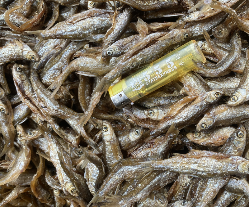 油炸开肚白条鱼