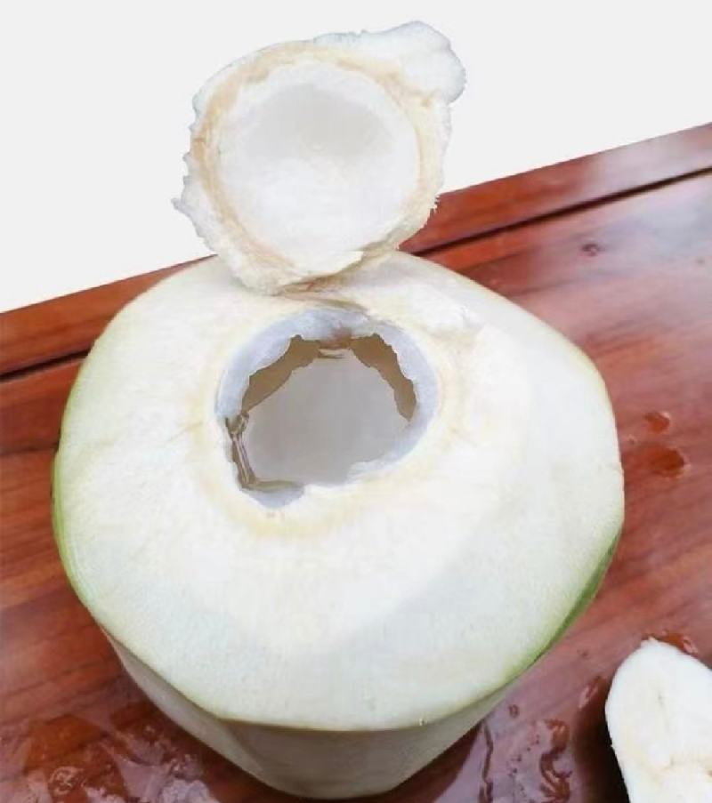 海南椰子，一手货源，货源充足，大量上市，价格实惠