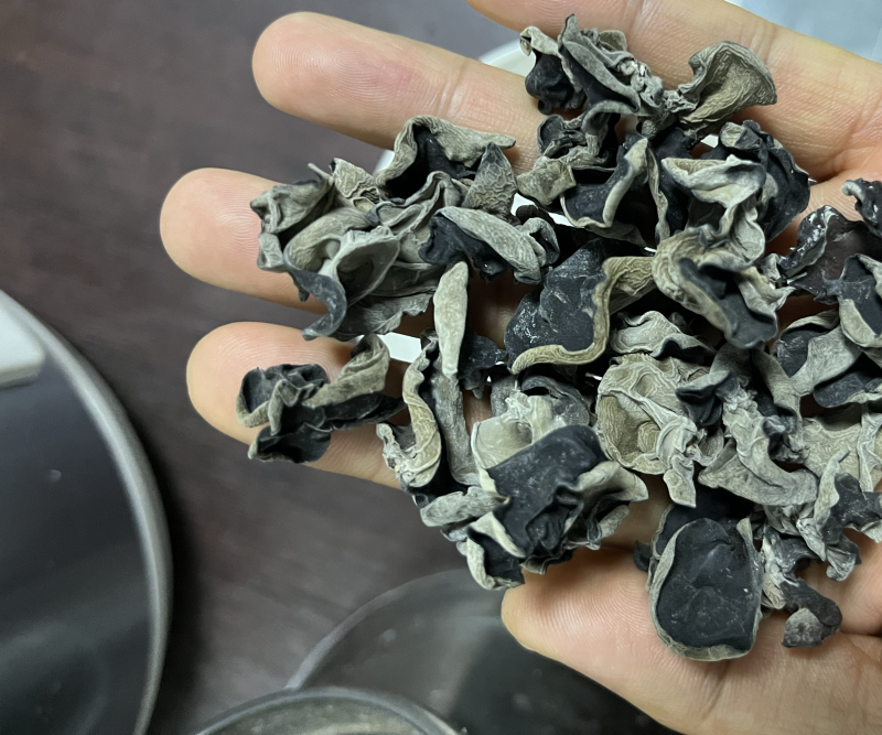 自家种植黑木耳，全国可发，可零可整。新货陆续晾干