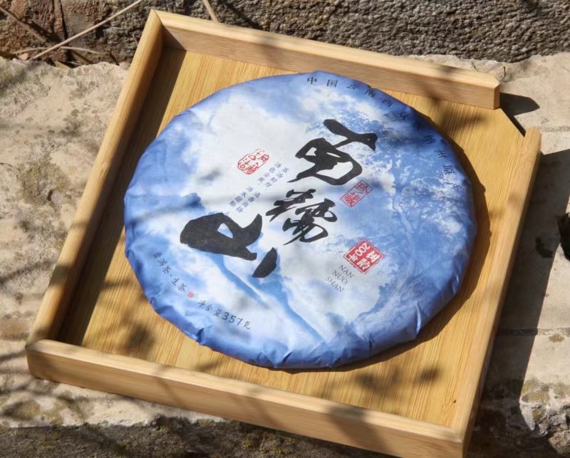 2018年南糯山青饼此茶条索肥壮，品质看得见