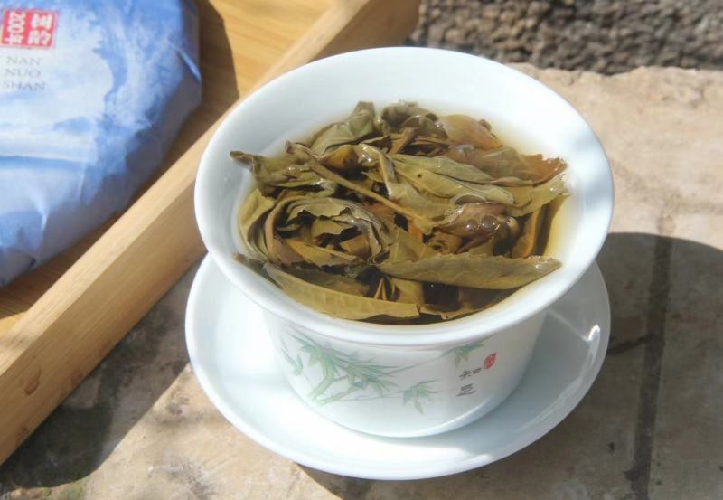 2018年南糯山青饼此茶条索肥壮，品质看得见