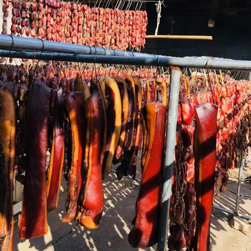 四川特产散养黑猪肉风干烟熏腊肉产地一手货源欢迎来电
